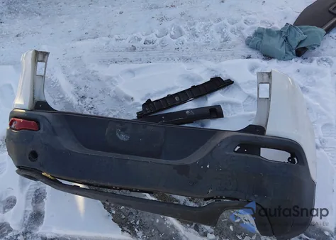 2014 Jeep Cherokee Latitude z USA, uszkodzony, nr VIN 1C4PJMCS4EW124843